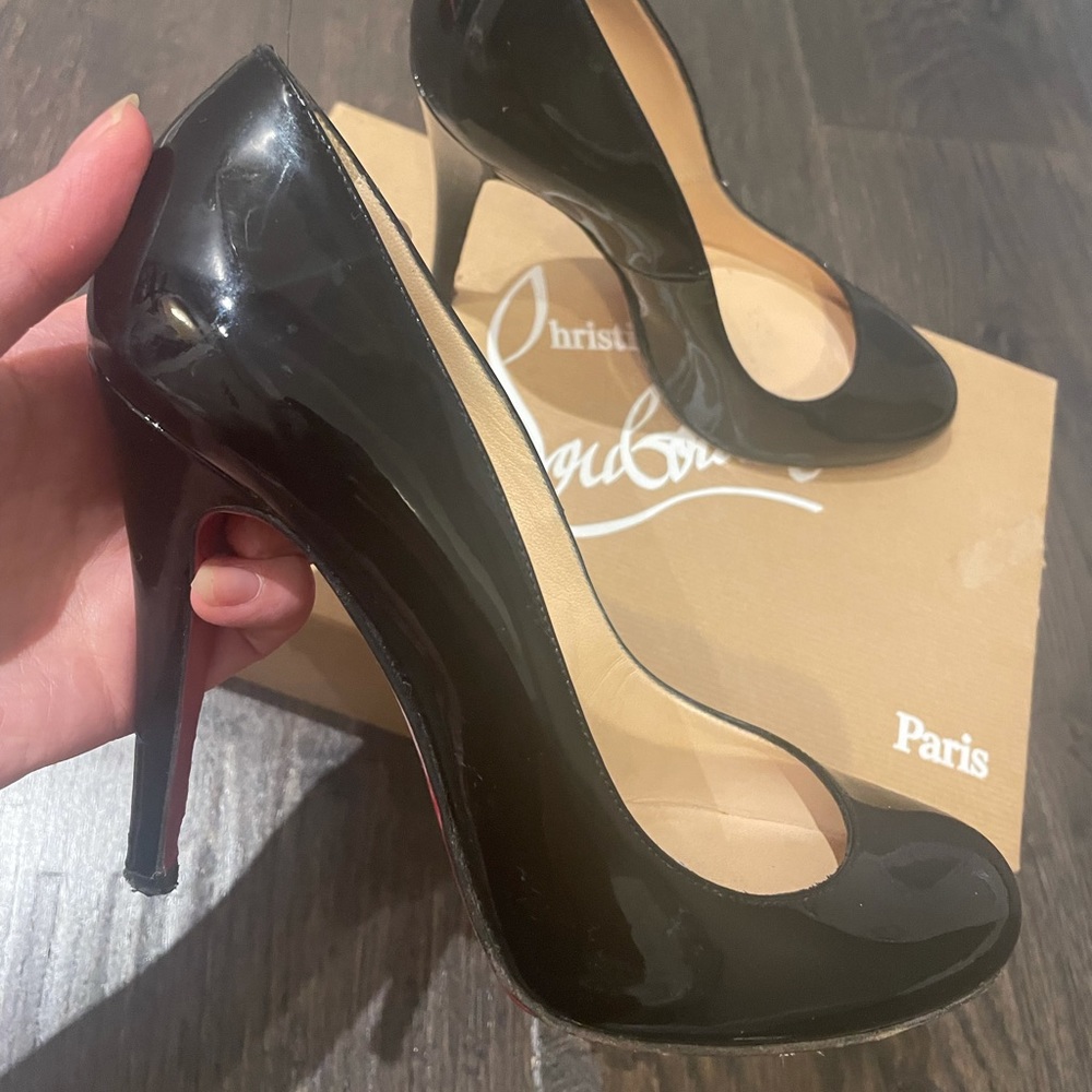 Christian Louboutin Black Patent leather round toe pumps size 37.5 woman